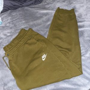 NIKE SWEATPANTS (olive green)